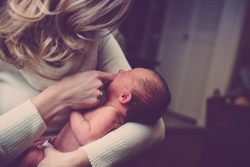Breastfeeding and Hair Loss imagebaby